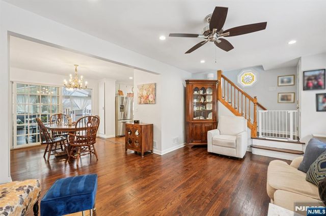 2 White Oak Lane, Wayne, NJ 07470