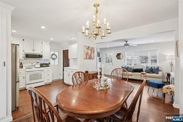 2 White Oak Lane, Wayne, NJ 07470