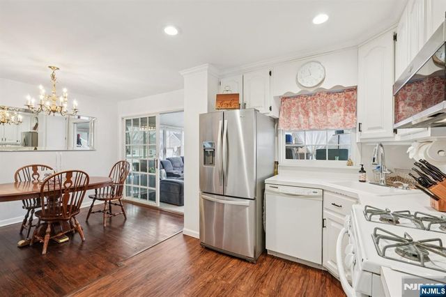2 White Oak Lane, Wayne, NJ 07470