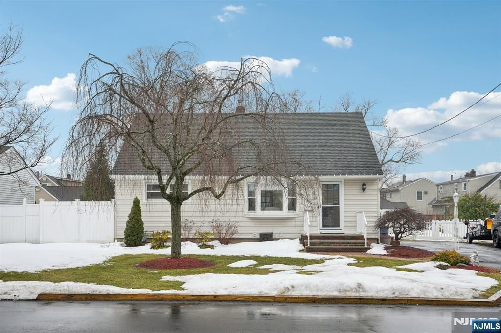 2 White Oak Lane, Wayne, NJ 07470