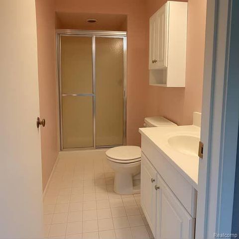 33779 VISTA Drive, Farmington Hills, MI 48331