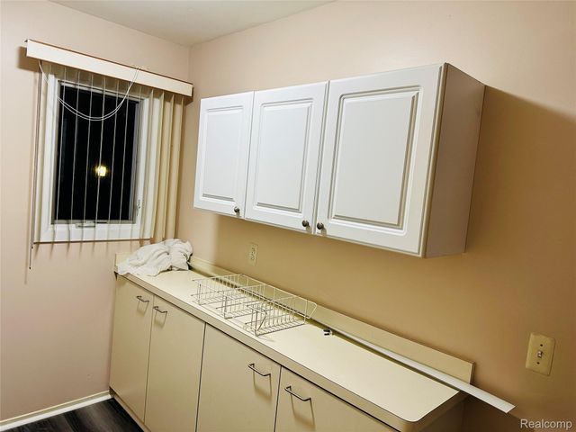 33779 VISTA Drive, Farmington Hills, MI 48331