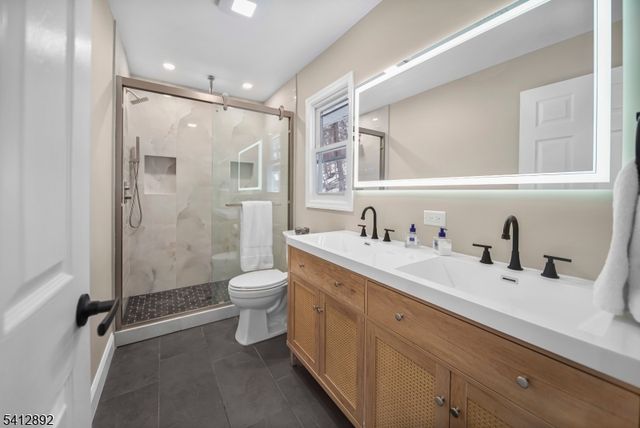 550 Ramapo Valley Rd, Oakland Boro, NJ 07436