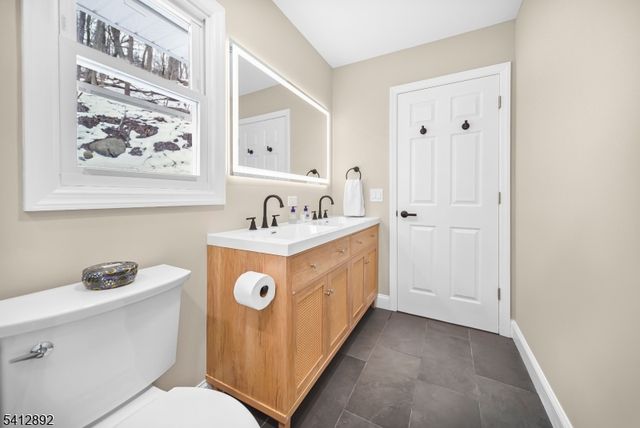 550 Ramapo Valley Rd, Oakland Boro, NJ 07436