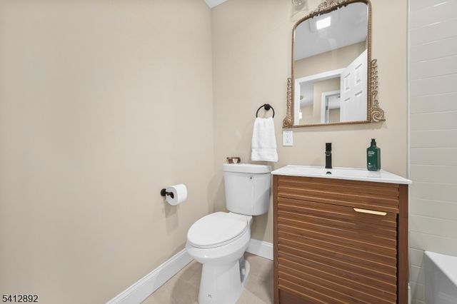 550 Ramapo Valley Rd, Oakland Boro, NJ 07436