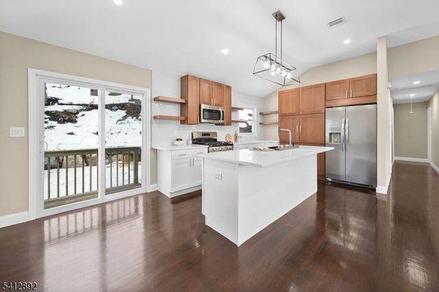 550 Ramapo Valley Rd, Oakland Boro, NJ 07436