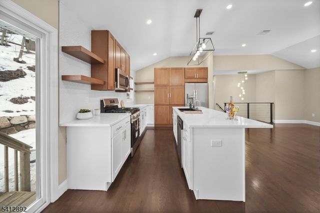 550 Ramapo Valley Rd, Oakland Boro, NJ 07436