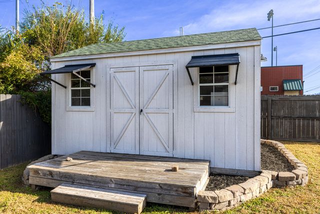 1402 N Dorothy Avenue, Claremore, OK 74017