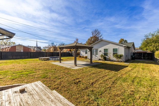 1402 N Dorothy Avenue, Claremore, OK 74017