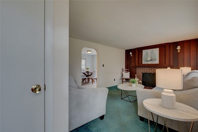 86 Lawndale Drive, Warwick, RI 02818