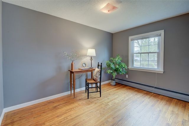 86 Lawndale Drive, Warwick, RI 02818