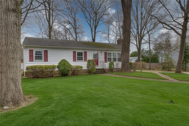 86 Lawndale Drive, Warwick, RI 02818