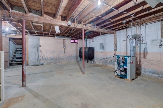 86 Lawndale Drive, Warwick, RI 02818