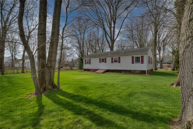 86 Lawndale Drive, Warwick, RI 02818