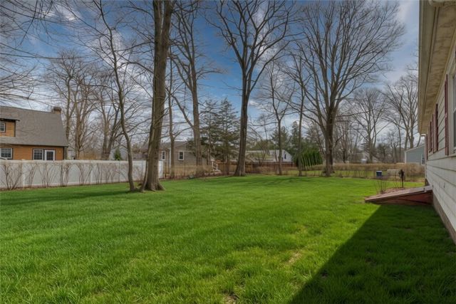 86 Lawndale Drive, Warwick, RI 02818