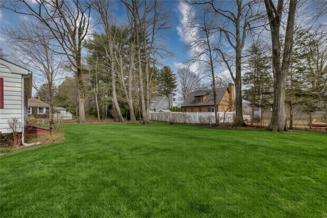 86 Lawndale Drive, Warwick, RI 02818
