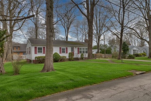 86 Lawndale Drive, Warwick, RI 02818