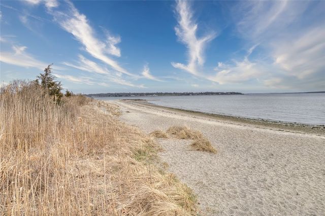 86 Lawndale Drive, Warwick, RI 02818