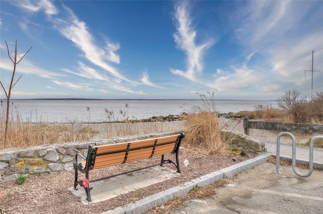 86 Lawndale Drive, Warwick, RI 02818