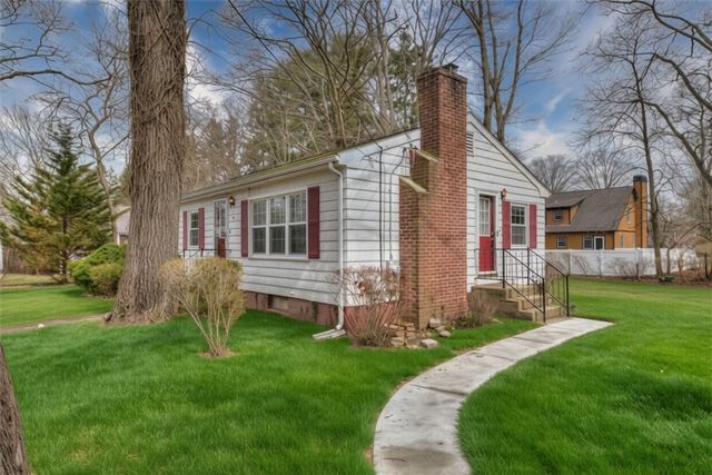 86 Lawndale Drive, Warwick, RI 02818