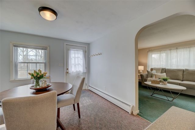 86 Lawndale Drive, Warwick, RI 02818