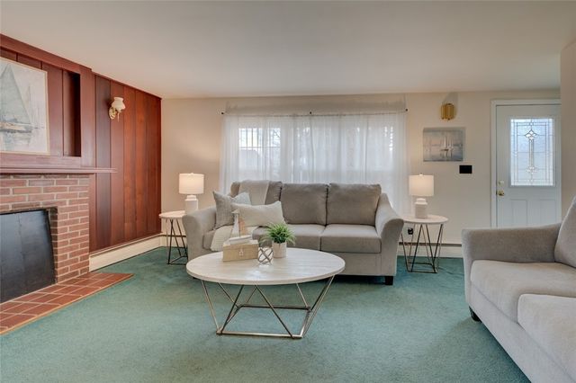 86 Lawndale Drive, Warwick, RI 02818