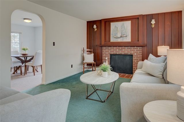 86 Lawndale Drive, Warwick, RI 02818