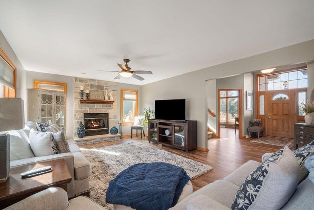 3219 Old Hickory PLACE, West Bend, WI 53095