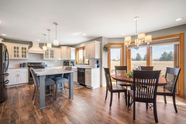 3219 Old Hickory PLACE, West Bend, WI 53095