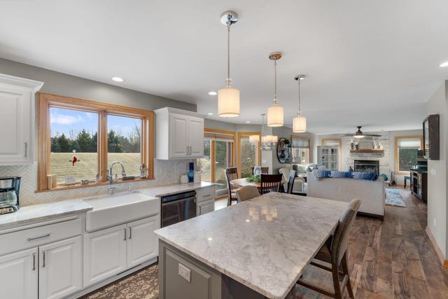 3219 Old Hickory PLACE, West Bend, WI 53095