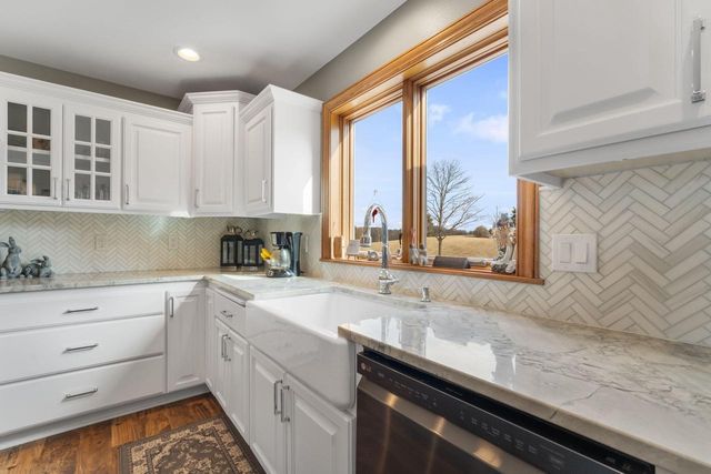 3219 Old Hickory PLACE, West Bend, WI 53095