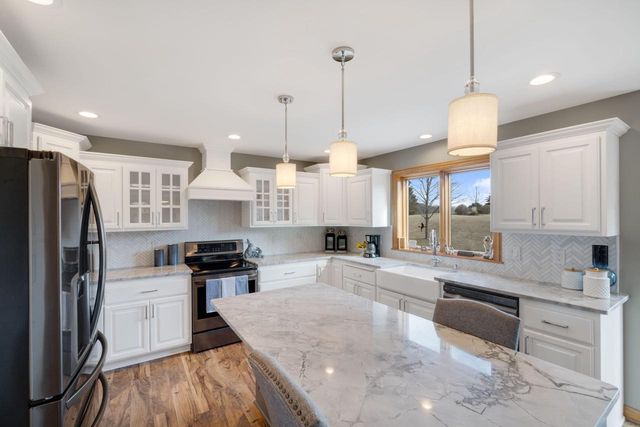 3219 Old Hickory PLACE, West Bend, WI 53095