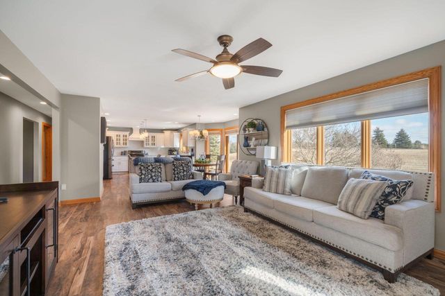 3219 Old Hickory PLACE, West Bend, WI 53095