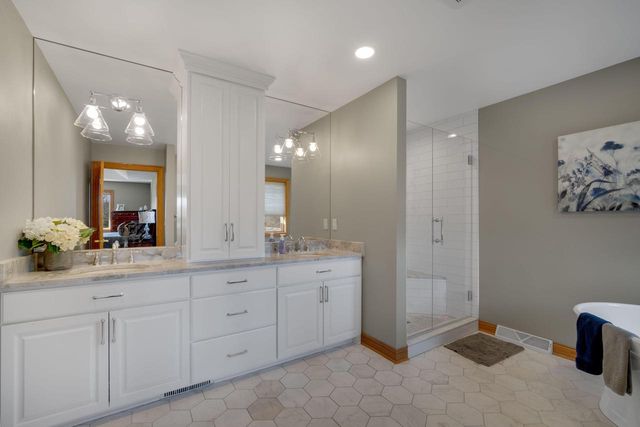 3219 Old Hickory PLACE, West Bend, WI 53095