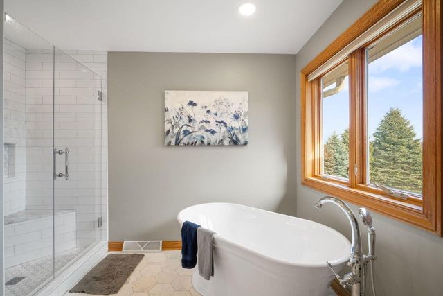 3219 Old Hickory PLACE, West Bend, WI 53095