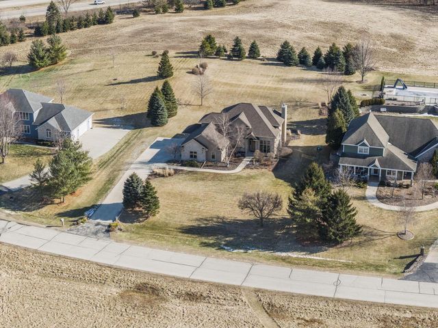 3219 Old Hickory PLACE, West Bend, WI 53095