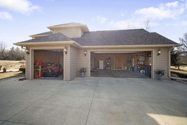 3219 Old Hickory PLACE, West Bend, WI 53095