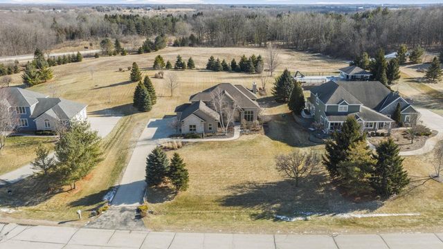 3219 Old Hickory PLACE, West Bend, WI 53095