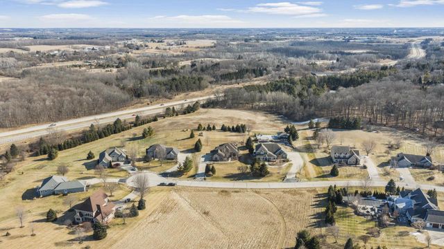 3219 Old Hickory PLACE, West Bend, WI 53095