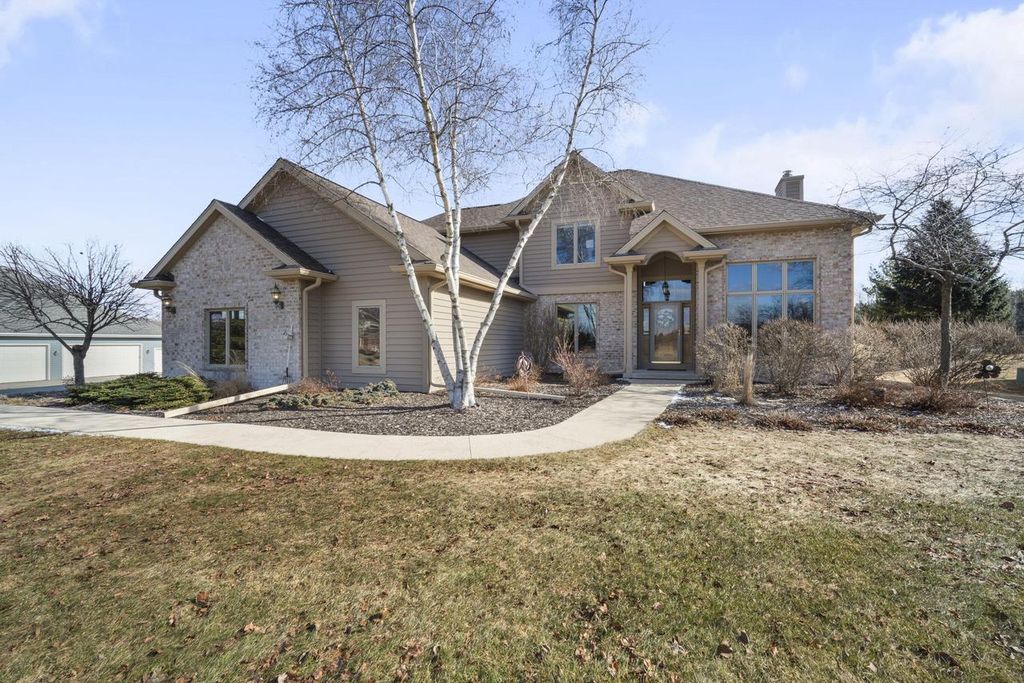 3219 Old Hickory PLACE, West Bend, WI 53095