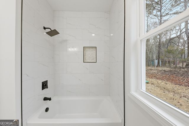 370 Harbour Shores Drive, Jackson, GA 30233
