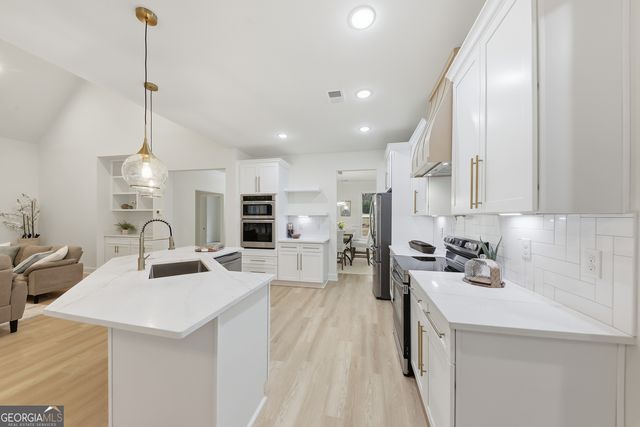 370 Harbour Shores Drive, Jackson, GA 30233