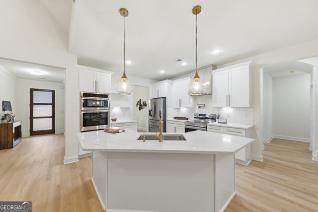 370 Harbour Shores Drive, Jackson, GA 30233
