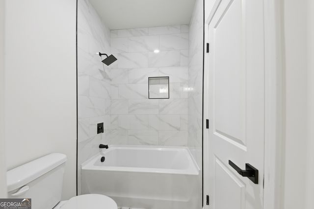370 Harbour Shores Drive, Jackson, GA 30233