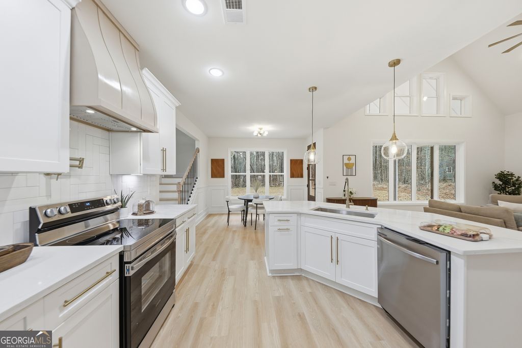 370 Harbour Shores Drive, Jackson, GA 30233