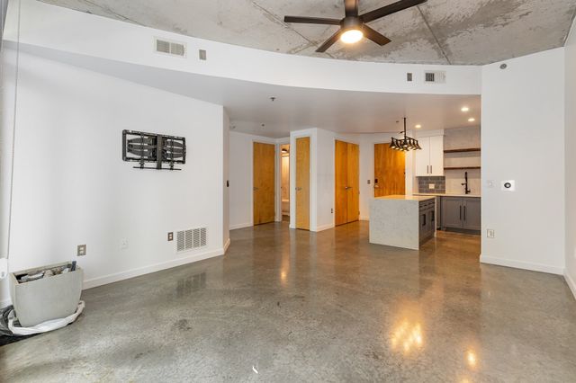 600 12th Ave S Apt 422, Nashville, TN 37203