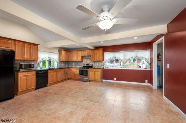 13 Island Trl, West Milford Twp., NJ 07421