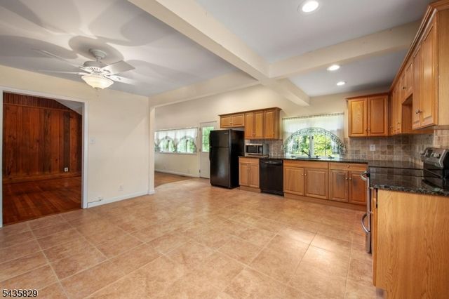 13 Island Trl, West Milford Twp., NJ 07421