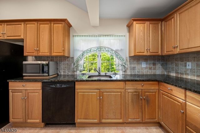 13 Island Trl, West Milford Twp., NJ 07421