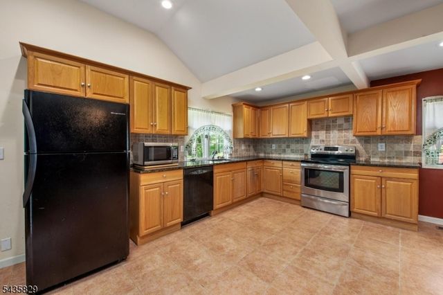 13 Island Trl, West Milford Twp., NJ 07421